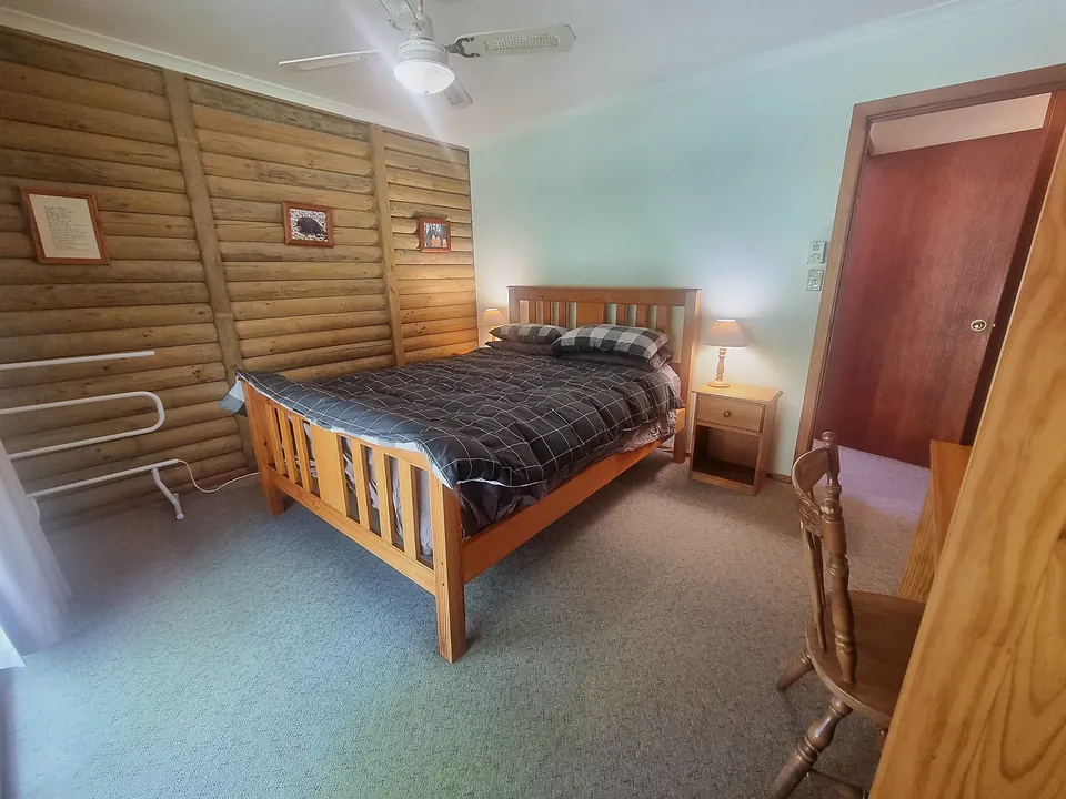 Bedroom queen wide