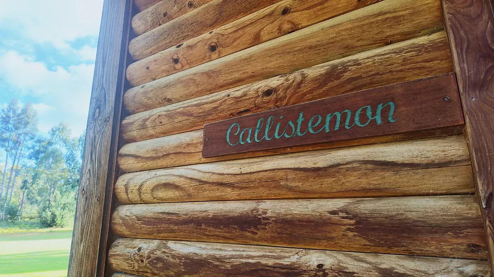 Callistemon cabin sign
